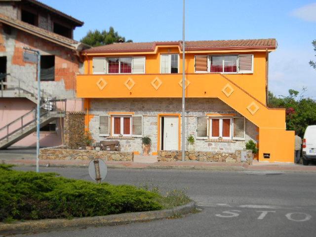 B&B Il Girasole Сант'Анна-Аррезі Екстер'єр фото
